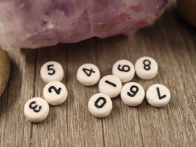 Numerohelmi 0-9, 7mm, valkoinen, 1kpl