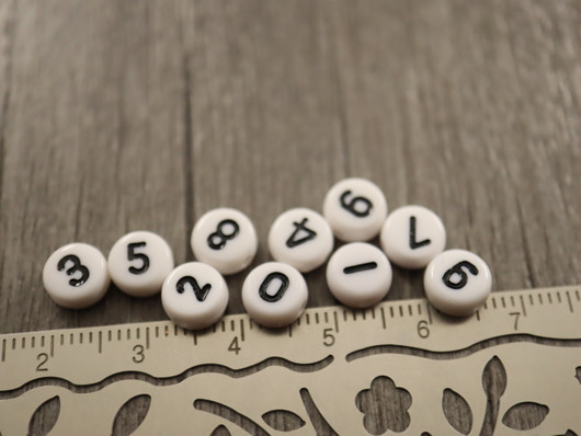 Numerohelmi 0-9, 7mm, musta, 1kpl
