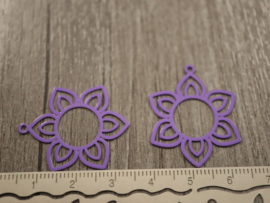 Kukkariipus, 30x24mm, liila, 1kpl