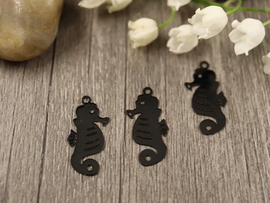 Merihevonenriipus, 21x10mm, musta, 1kpl