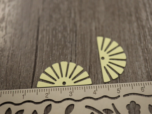 Puoliympyräriipus, 12x23mm, vaaleankeltainen, 1kpl