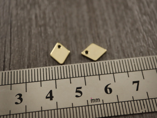 Neljäkäsriipus, 9x7mm, kulta/rst, 1kpl