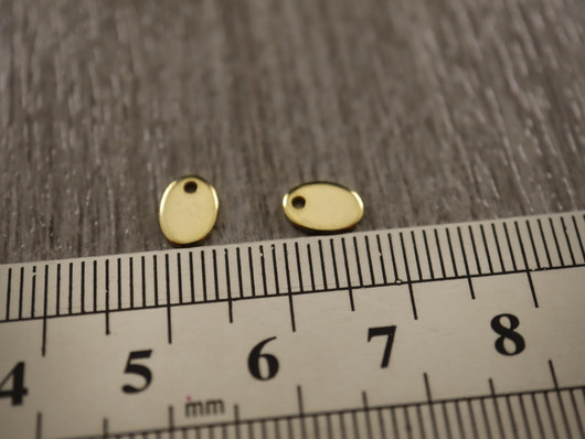 Ovaaliriipus, 7x5mm, 18K kulta/ rst, 1kpl