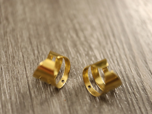 Rustokoru/ ear cuff, 10x10mm, kulta/ rst, 1pari
