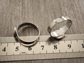 Sormuspohja, n.17mm, 8mm kapussille, rst, 1kpl