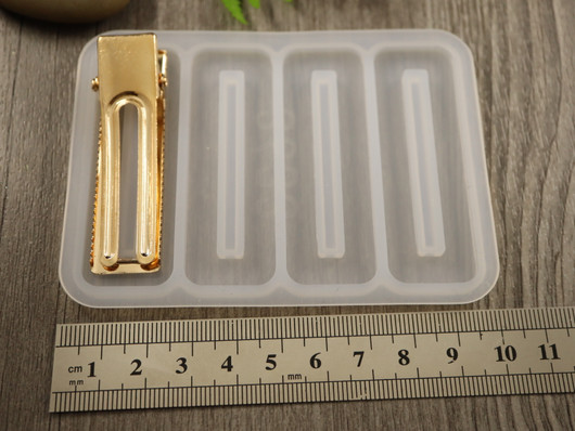 Silikonimuotti pinni/ klipsi, 100x74x4.5mm, 1kpl