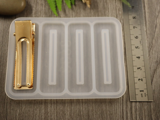 Silikonimuotti pinni/ klipsi, 100x74x4.5mm, 1kpl