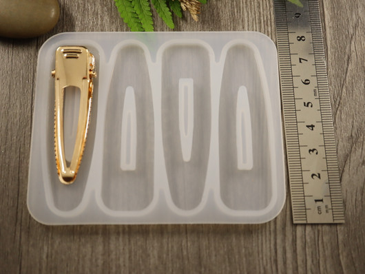 Silikonimuotti pinni/ klipsi, 98x80x4.5mm, 1kpl
