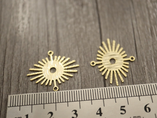 Aurinkoriipus/ linkki, 24x21mm, 24K kulta, 1kpl