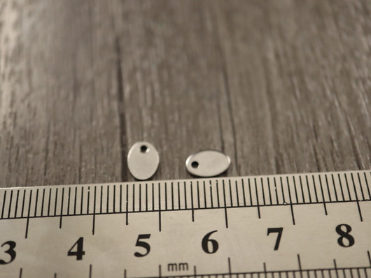 Ovaaliriipus, 7x5mm, rst, 1kpl