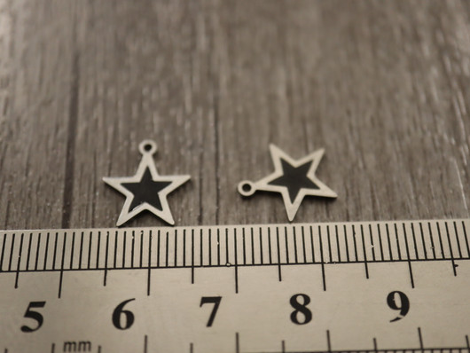 Tähtiriipus, 12x10mm, musta/ rst