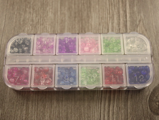 Lasihelmilajitelma särö, 4mm, 12väriä, (n.420kpl) 1kpl