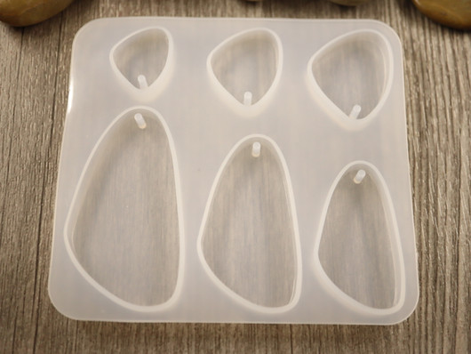 Silikonimuotti pisara/kolmionmuoto, 77.5x83x6mm, 1kpl