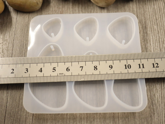 Silikonimuotti pisara/kolmionmuoto, 77.5x83x6mm, 1kpl