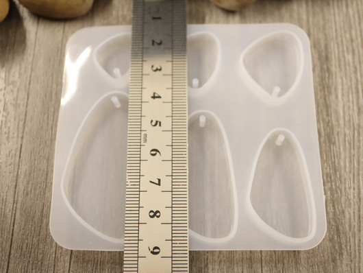 Silikonimuotti pisara/kolmionmuoto, 77.5x83x6mm, 1kpl