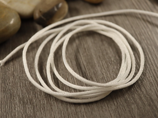 Nylon satiininyöri, 1.5mm, valkoinen, 10m