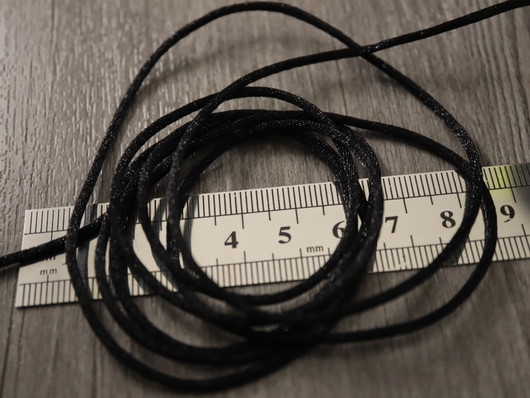 Nylon satiininyöri, 1.5mm, musta, 10m