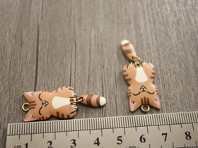 Kissariipus liikkuvalla hännällä, 38x16mm, moniväri, 1kpl