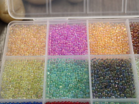 Lasihelmi lajitelma, 2-2.5mm, 15 väriä, 1kpl