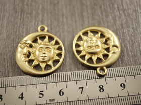 Kuu ja aurinkoriipus, 30x27mm, 18K/ kulta, 1kpl