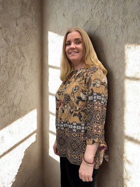 Elli pusero rusettihihoilla kameli