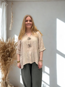 Kaija pellavapaita napeilla beige
