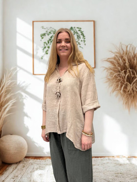 Kaija pellavapaita napeilla beige