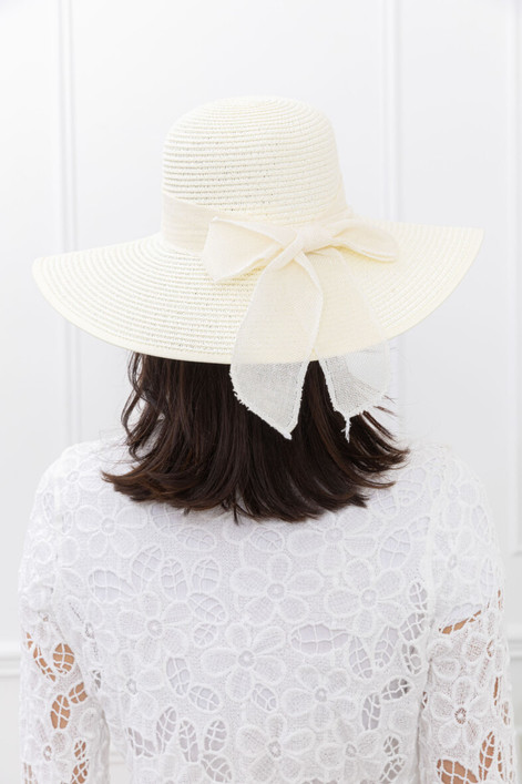 Olkihattu rusetilla luonnonvalkoinen