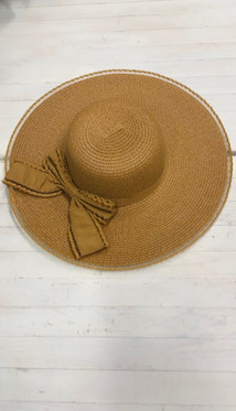 Olkihattu rusetilla kameli