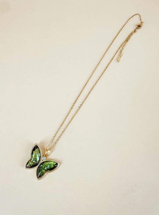 Vanessa kaulakoru perhonen