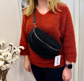 Crossbody laukku teddy musta