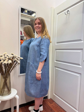 Tricana suomalainen pellavamekko farkunsininen