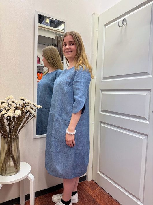 Tricana suomalainen pellavamekko farkunsininen