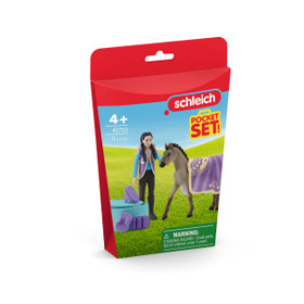 Schleich Kim hoitamassa varsaa 42753