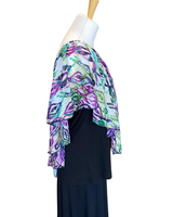 Liehukepusero, jossa ohut kultalanka koristeena. Yksi koko, 3 väriä.