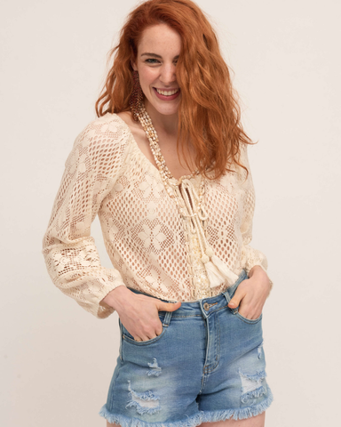 Pitsinen simpukkakoristeinen pusero. Musta ja luonnonvalkoinen 