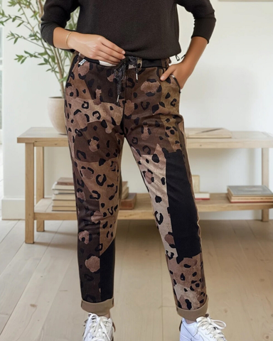  PLUS-KOON aivan kuin mokkanahkahousut etutaskulla ja painatuksella