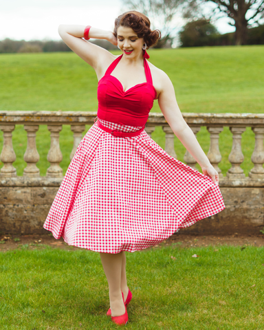 Rosie, punavalkoinen, Gingham ruutuinen kellohame.  Klassikko!