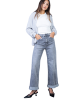 Korkeavyötäröiset harmaat leveälahkeiset farkut