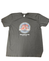 Miesten T paita, tennarit. Harmaa