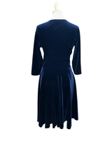 Sininen samettinen kellomekko. Vain Helmestä!