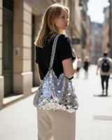 Näyttävä, tilava farkku/ paljetti käsilaukku. 