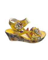 Laura Vitan facdiao 42 keltainen kiilakorko nahkasandaali