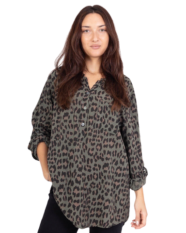 Rento pitkä leopardikuosinen pusero, yksi koko, eri värejä