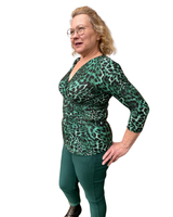 Vihreä Leopardi, kietaisumallinen pusero, 3/4 hiha, nyt myös pluskoot!