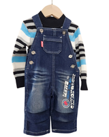 Poikien farkkuhaalarit ja neulepusero setti