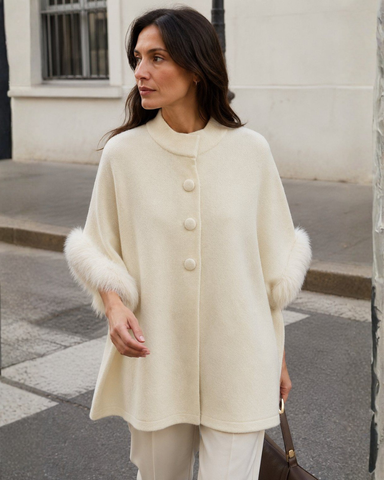 Premium Knit Cape – Elegantti neuleviitta tekoturkiskoristeilla