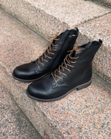  Mago, musta nahkainen nilkkuri/maihari Mikä väri!