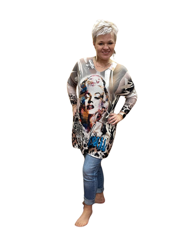 Marilyn Monroe, tunikamallinen pitkä neulepusero