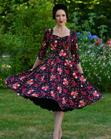 Margot,  hihallinen unikko kellomekko